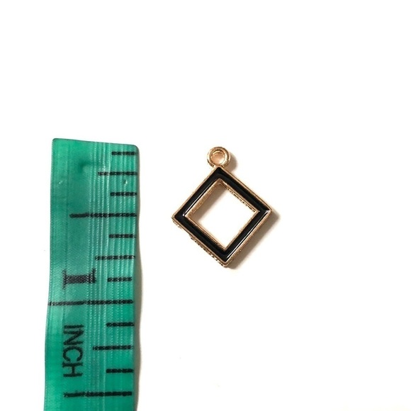 🔴 5 for $10 ONE Black Gold Diamond Shaped Pendant Zinc Alloy Enamel - Picture 7 of 7